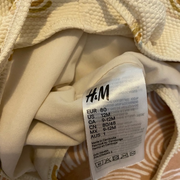 H&M rainbow textured swim 9/12m - Picture 2 of 2
